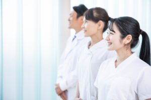 看護師のおすすめ求人サイトを考える３人