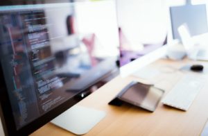 未経験プログラマーから転職するコツを調べる様子