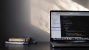 未経験からIT業界に転職する為のコツについてわかり、プログラミング勉強中