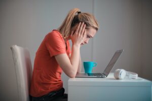 転職の最終面接で聞かれることの対策方法がわからない女性